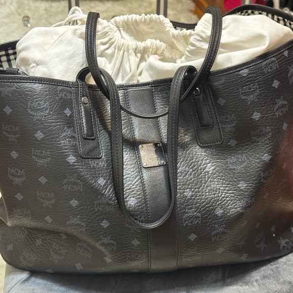 MCM Reversible Liz Shopper Lrg - Picture 2 of 10